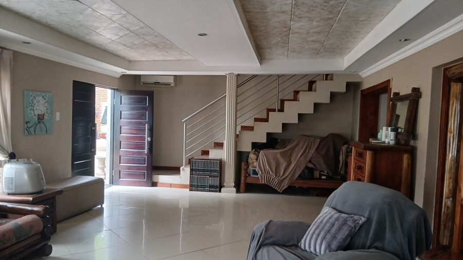 7 Bedroom Property for Sale in Haakdoornboom Gauteng