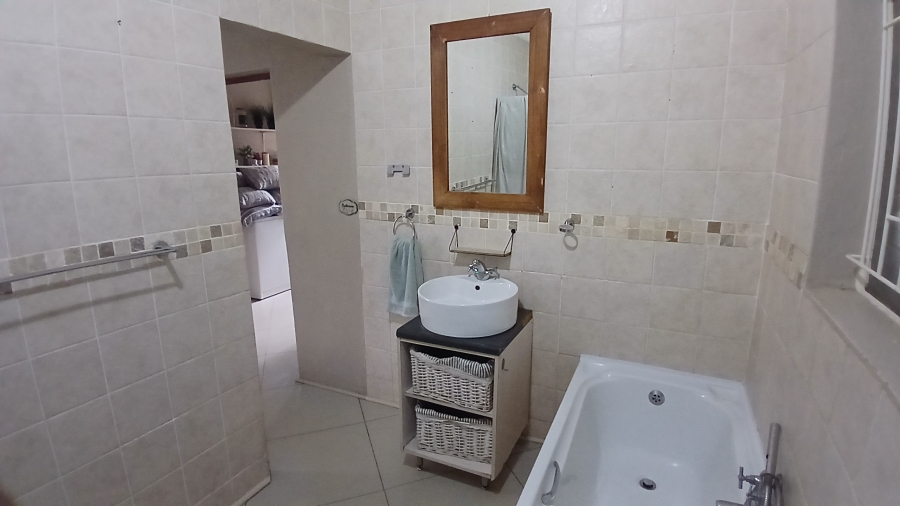 7 Bedroom Property for Sale in Haakdoornboom Gauteng