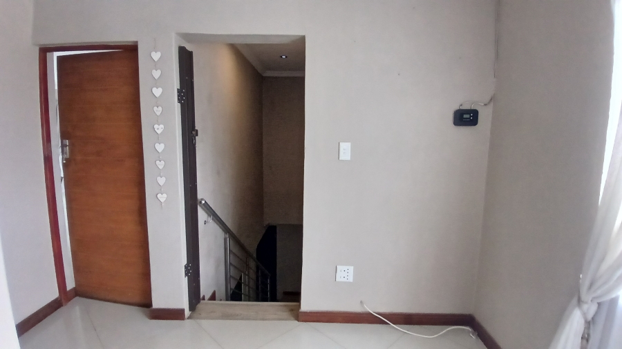 7 Bedroom Property for Sale in Haakdoornboom Gauteng