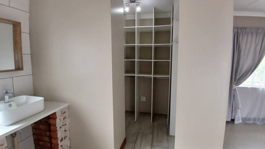 7 Bedroom Property for Sale in Haakdoornboom Gauteng