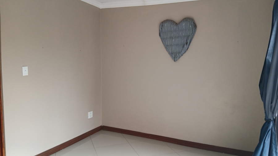 7 Bedroom Property for Sale in Haakdoornboom Gauteng