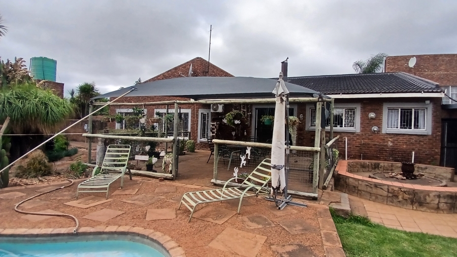 7 Bedroom Property for Sale in Haakdoornboom Gauteng