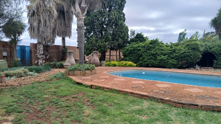 7 Bedroom Property for Sale in Haakdoornboom Gauteng