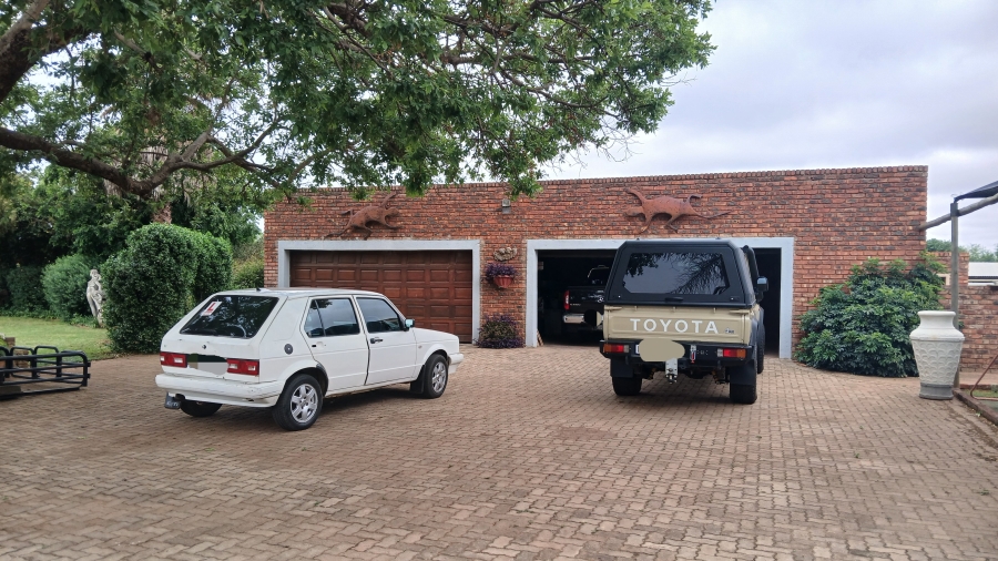 7 Bedroom Property for Sale in Haakdoornboom Gauteng