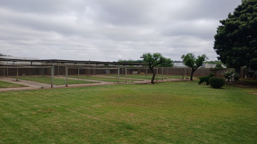 7 Bedroom Property for Sale in Haakdoornboom Gauteng