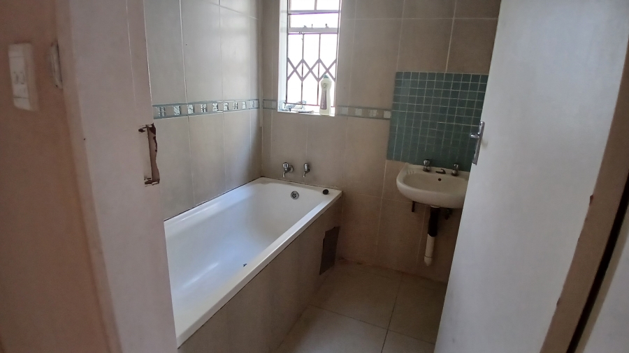 3 Bedroom Property for Sale in Rosslyn Gauteng