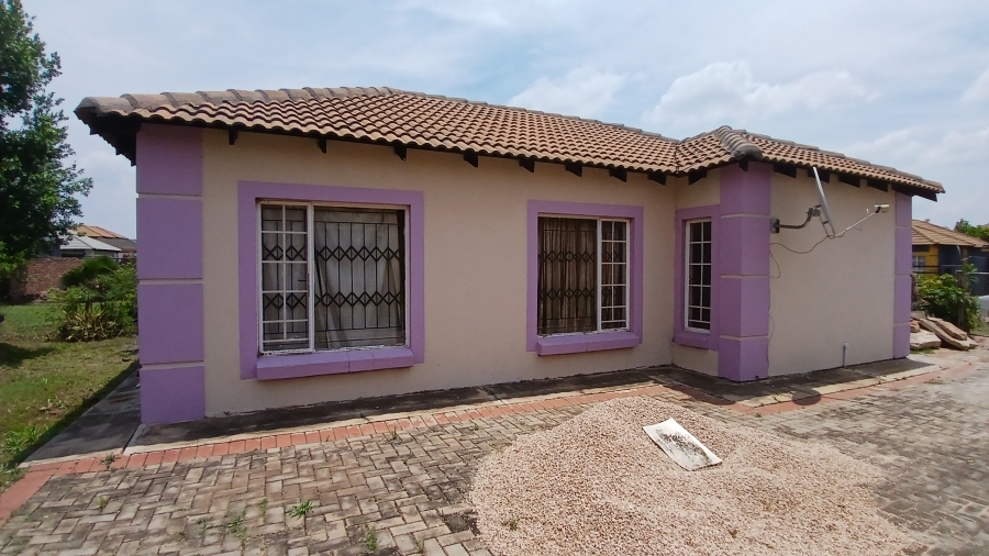 3 Bedroom Property for Sale in Rosslyn Gauteng