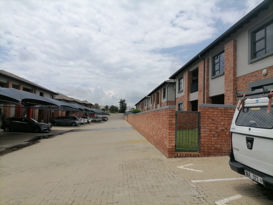 3 Bedroom Property for Sale in Noordwyk Gauteng