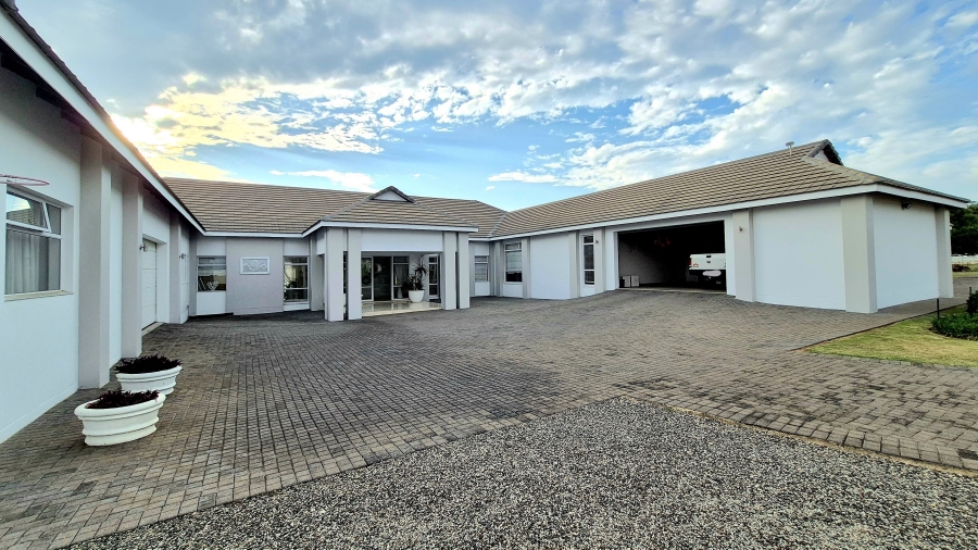 6 Bedroom Property for Sale in Dunblane Lifestyle and Equestrian Estate Gauteng