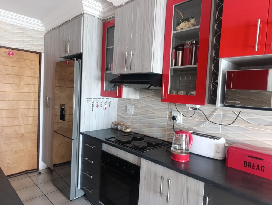 2 Bedroom Property for Sale in Pretoria North Gauteng
