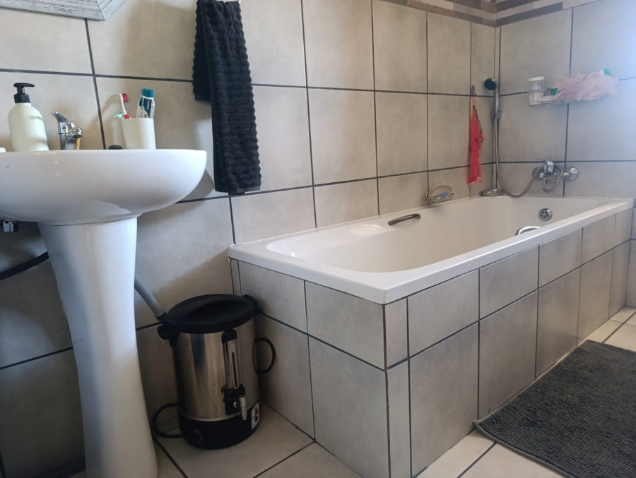 2 Bedroom Property for Sale in Pretoria North Gauteng