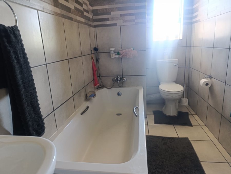 2 Bedroom Property for Sale in Pretoria North Gauteng