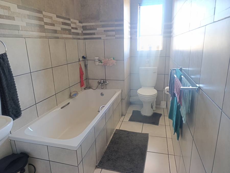 2 Bedroom Property for Sale in Pretoria North Gauteng