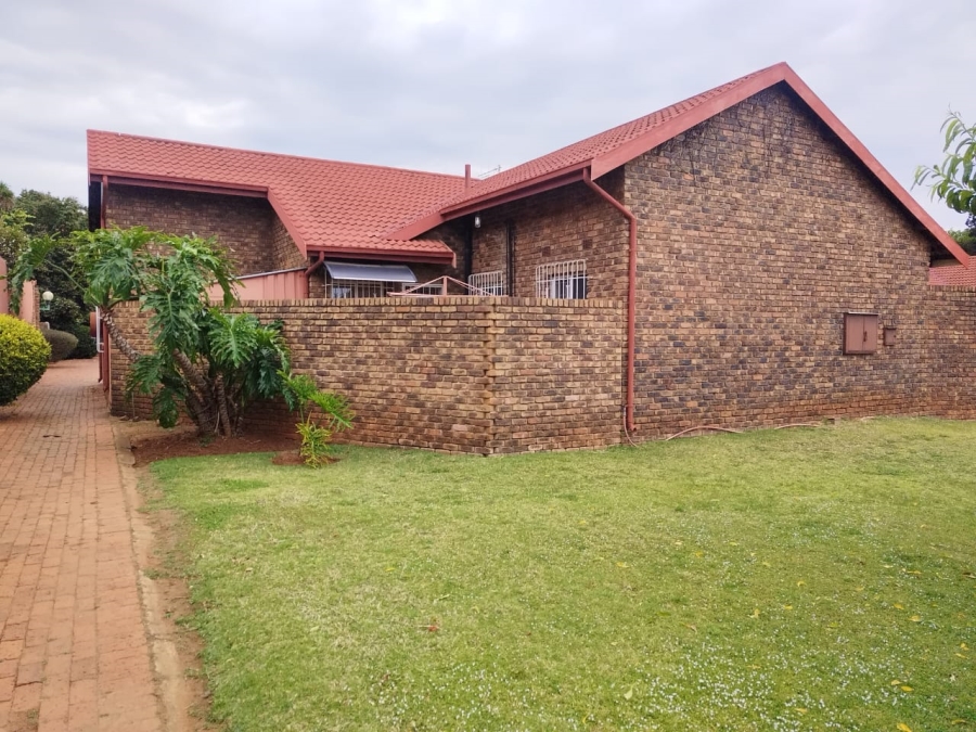 2 Bedroom Property for Sale in Birchleigh North Gauteng
