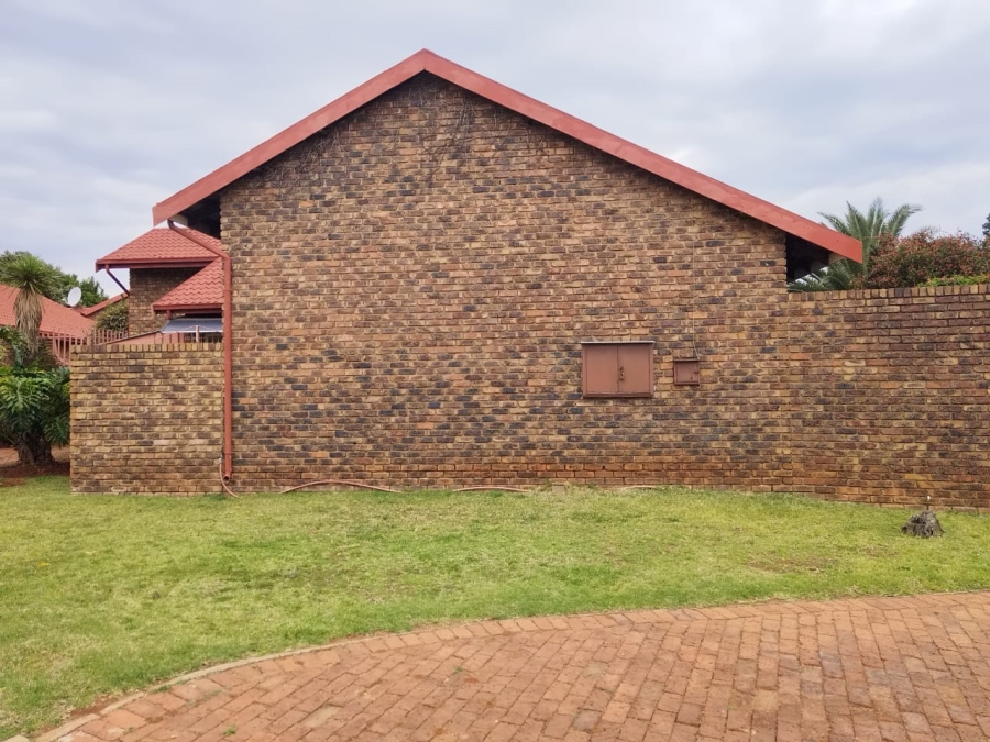 2 Bedroom Property for Sale in Birchleigh North Gauteng