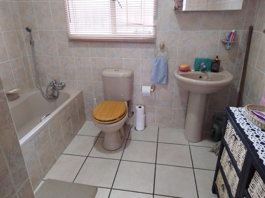 2 Bedroom Property for Sale in Birchleigh North Gauteng