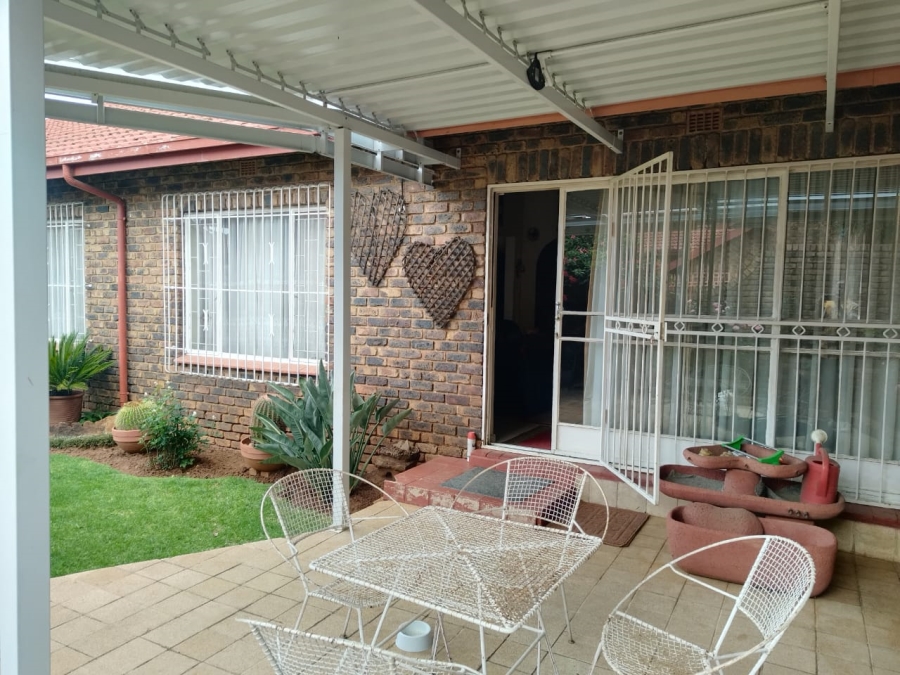 2 Bedroom Property for Sale in Birchleigh North Gauteng