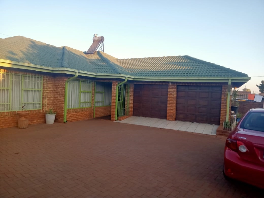 4 Bedroom Property for Sale in Soshanguve East Gauteng