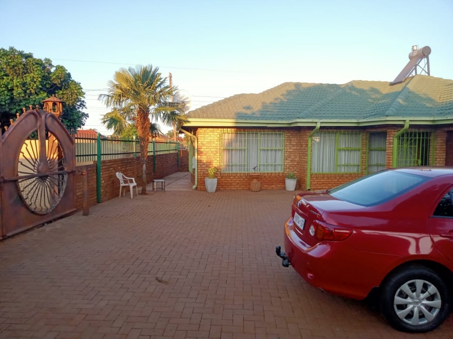 4 Bedroom Property for Sale in Soshanguve East Gauteng