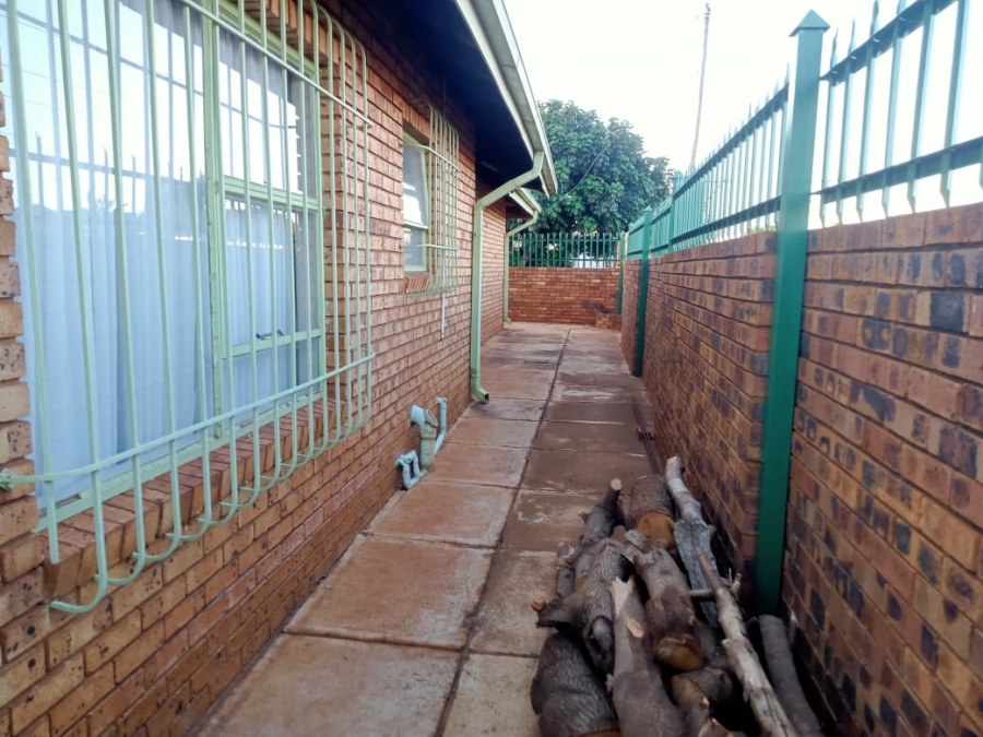 4 Bedroom Property for Sale in Soshanguve East Gauteng