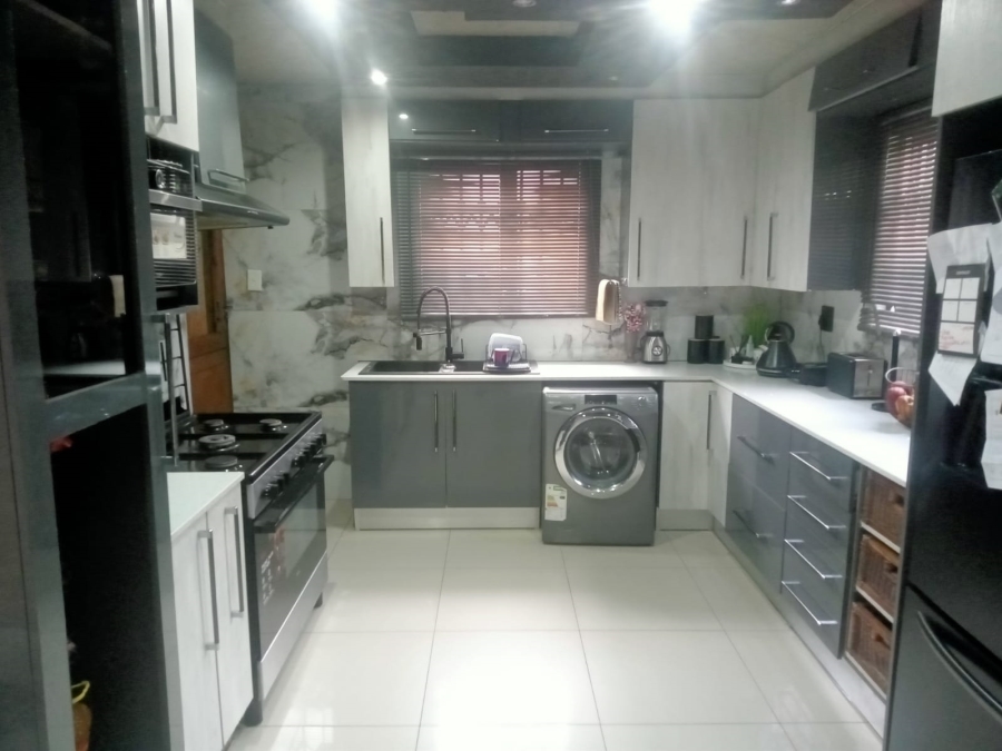 4 Bedroom Property for Sale in Soshanguve XX Gauteng