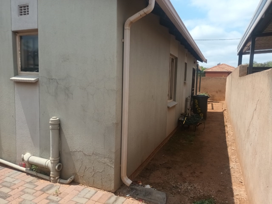 To Let 3 Bedroom Property for Rent in Rosslyn Gauteng