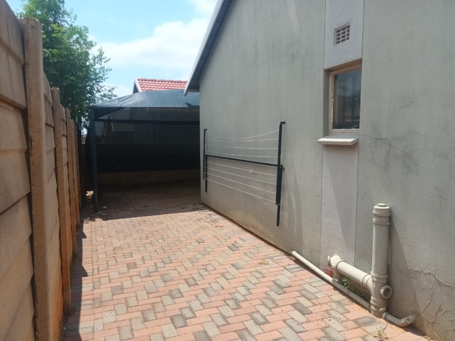 To Let 3 Bedroom Property for Rent in Rosslyn Gauteng