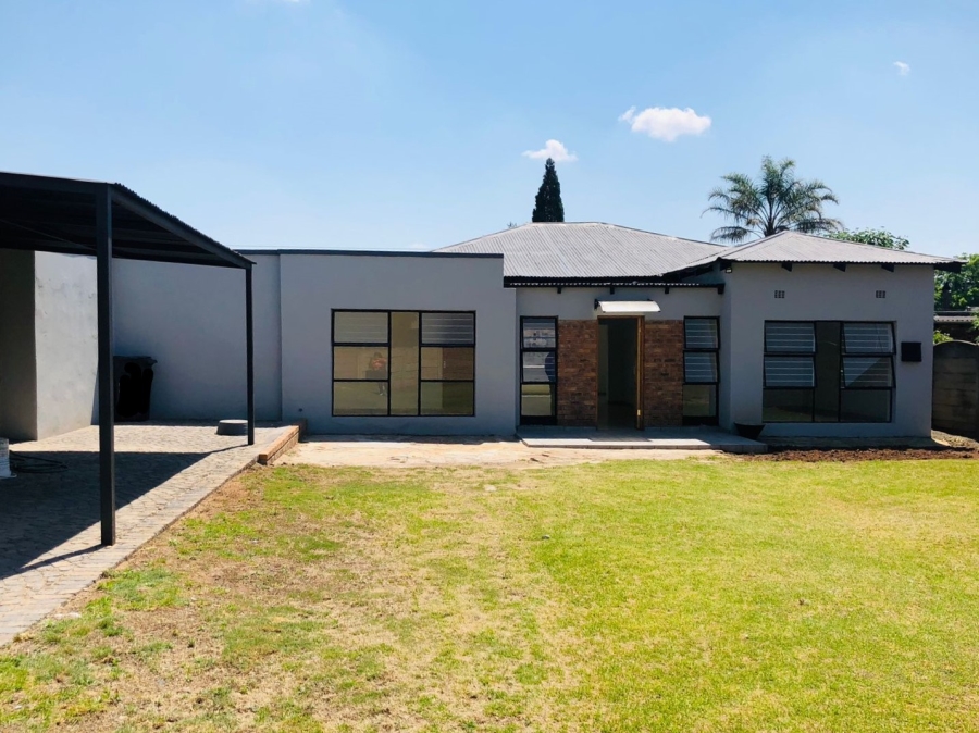 4 Bedroom Property for Sale in East Geduld Gauteng