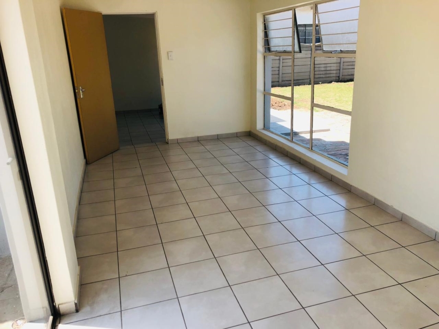 4 Bedroom Property for Sale in East Geduld Gauteng