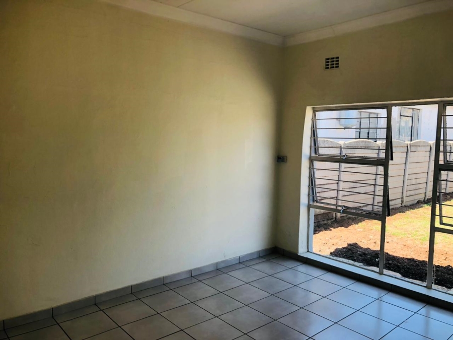 4 Bedroom Property for Sale in East Geduld Gauteng