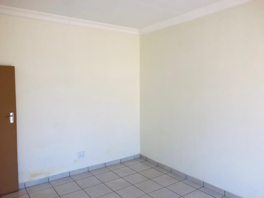 4 Bedroom Property for Sale in East Geduld Gauteng