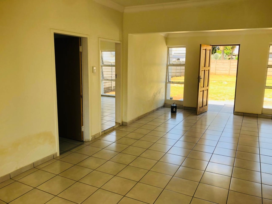 4 Bedroom Property for Sale in East Geduld Gauteng
