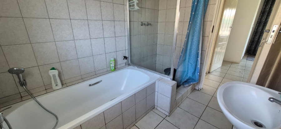 2 Bedroom Property for Sale in Comet Gauteng