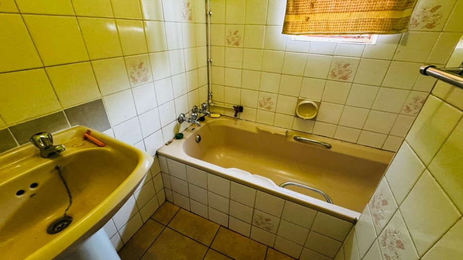 3 Bedroom Property for Sale in Protea North Gauteng