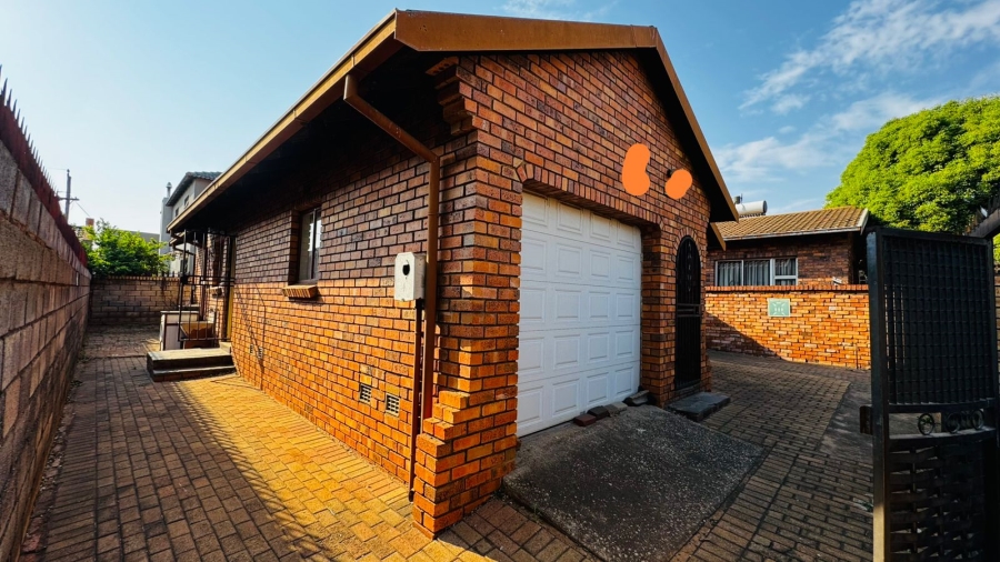 3 Bedroom Property for Sale in Protea North Gauteng