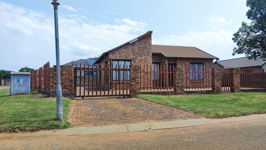 3 Bedroom Property for Sale in Crystal Park Gauteng