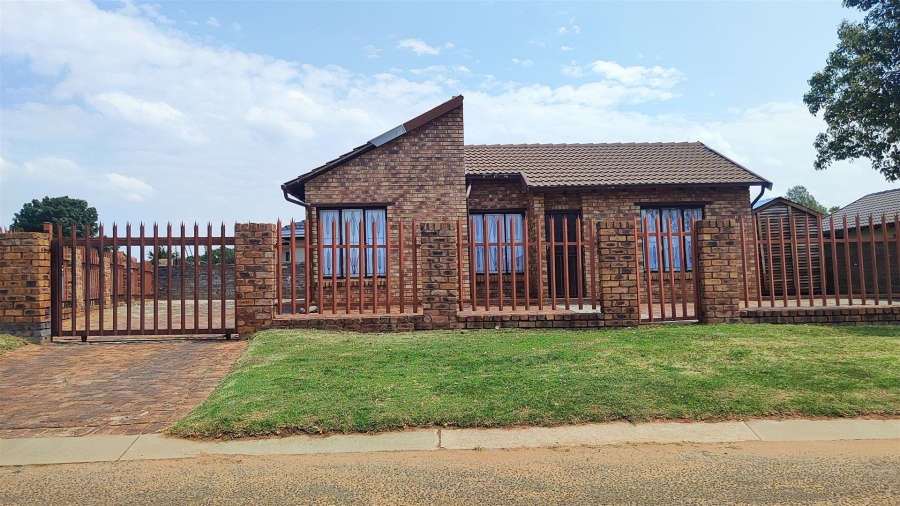 3 Bedroom Property for Sale in Crystal Park Gauteng
