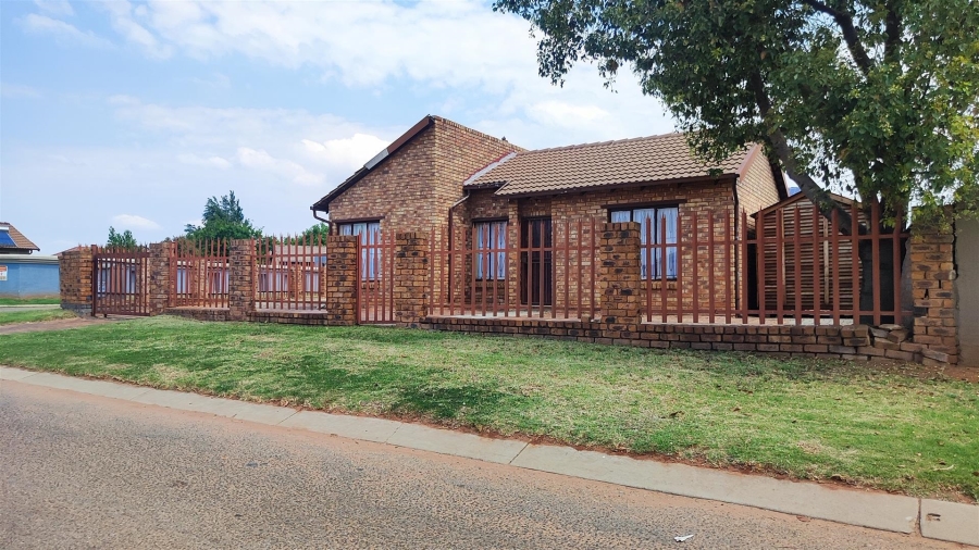 3 Bedroom Property for Sale in Crystal Park Gauteng