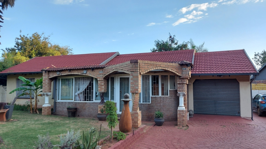 3 Bedroom Property for Sale in Crystal Park Gauteng