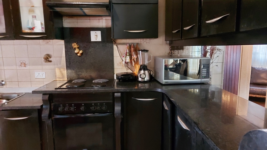 3 Bedroom Property for Sale in Crystal Park Gauteng