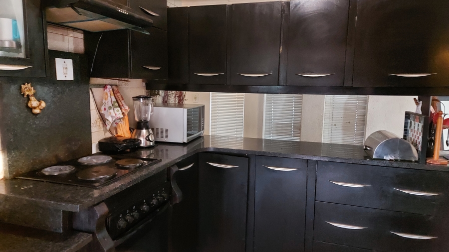 3 Bedroom Property for Sale in Crystal Park Gauteng