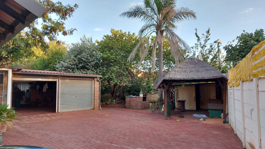 3 Bedroom Property for Sale in Crystal Park Gauteng