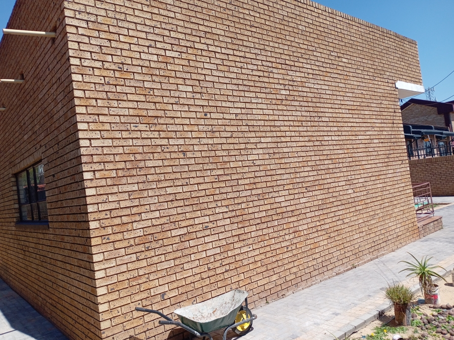 To Let commercial Property for Rent in Laudium Gauteng