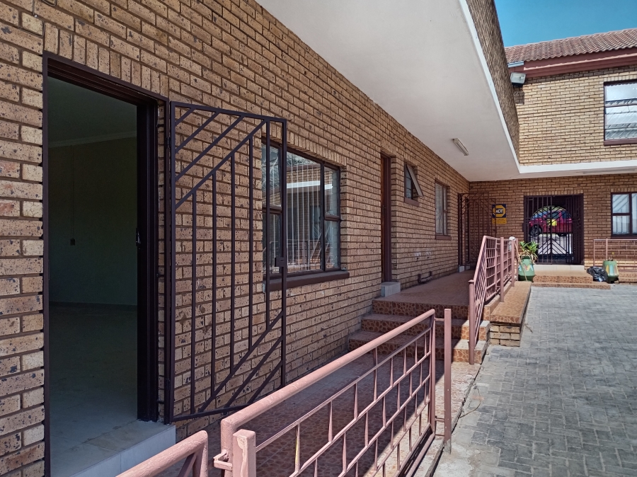 To Let commercial Property for Rent in Laudium Gauteng