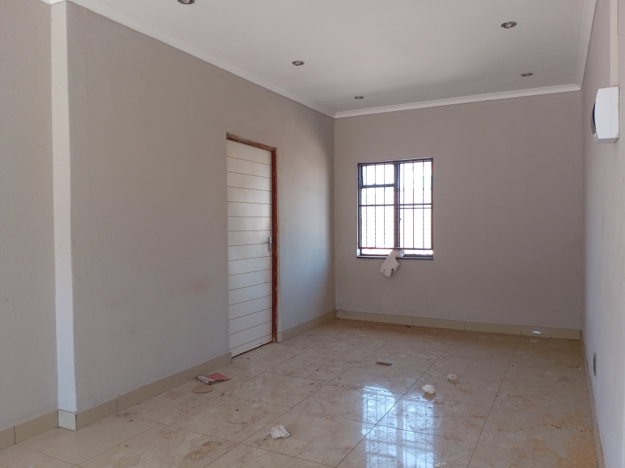 To Let commercial Property for Rent in Monavoni Gauteng