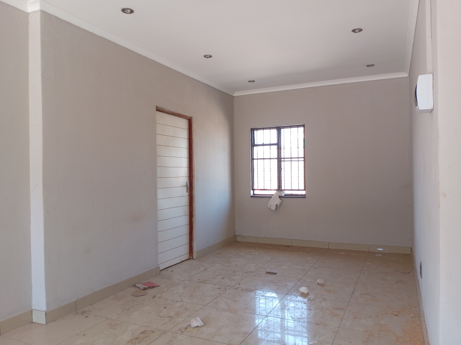 To Let commercial Property for Rent in Monavoni Gauteng