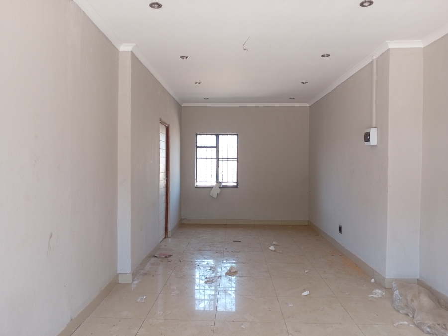 To Let commercial Property for Rent in Monavoni Gauteng