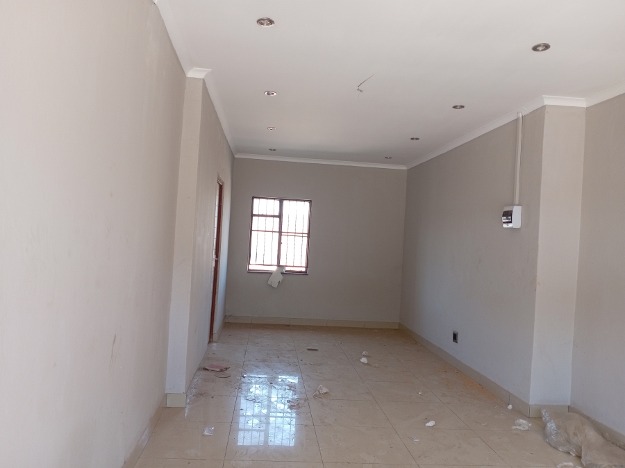 To Let commercial Property for Rent in Monavoni Gauteng