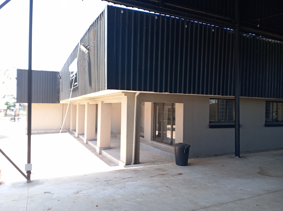 To Let commercial Property for Rent in Monavoni Gauteng