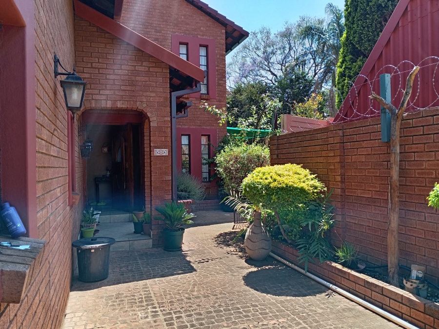3 Bedroom Property for Sale in Mountain View Gauteng